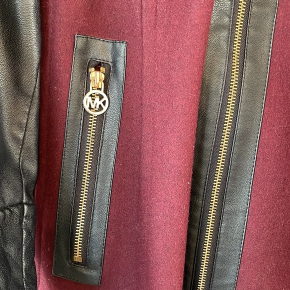 Micheal Kors Wool coat with fake leather sleeves and details - Picture 2 of 5